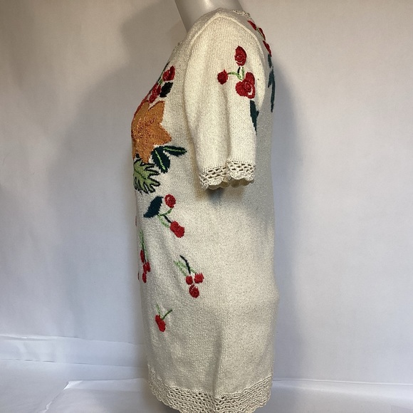 Liz Claiborne Embroidered Short Sleeve Sweater women’s size small - Picture 5 of 10